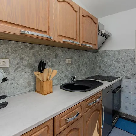 Gerzic Apartment Vir